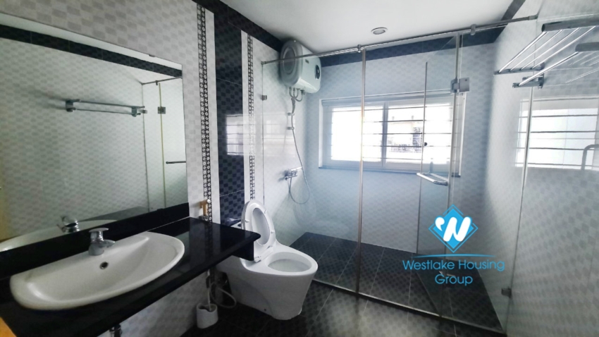 5 bedroom house for rent in Long Bien